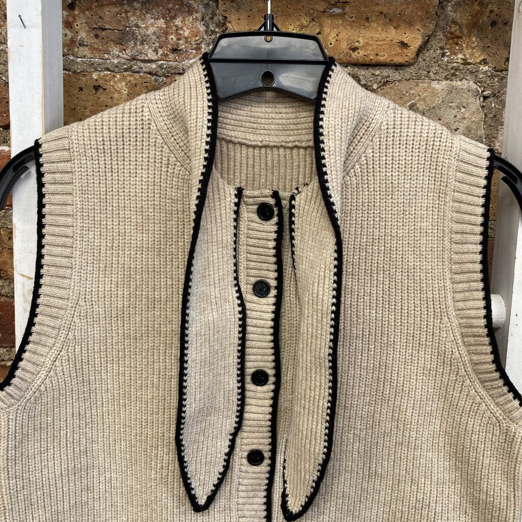 NWT Sleeveless BD Sweater Vest