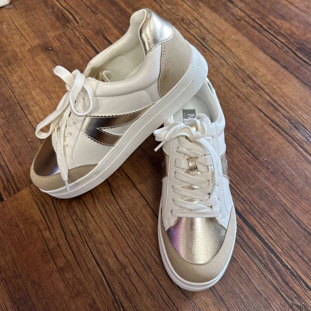 Sneakers Lace Up