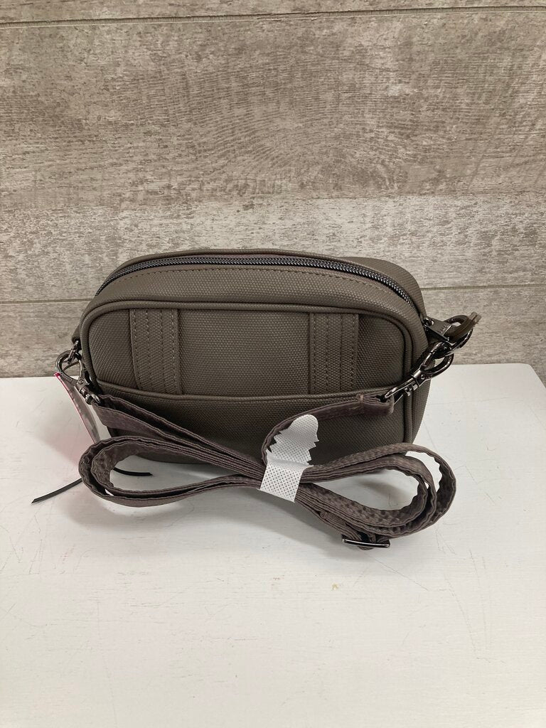 NWT shoulder bag zip