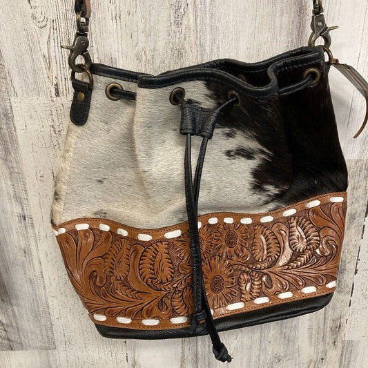 Cinch Bag Cow Hair Tooled Leather