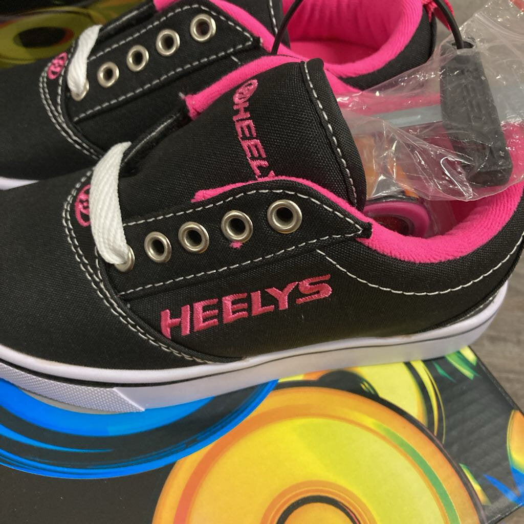 NEW Heelys