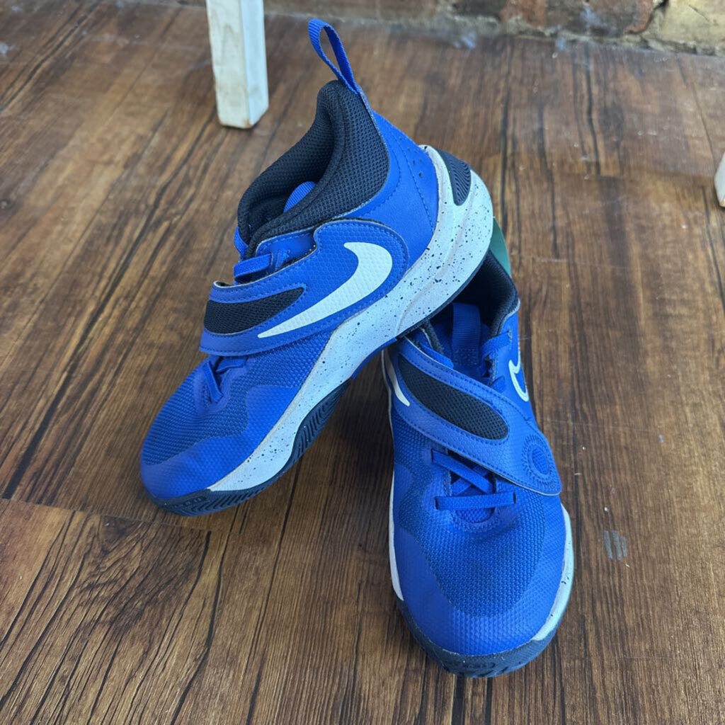 Sneakers Lace Up