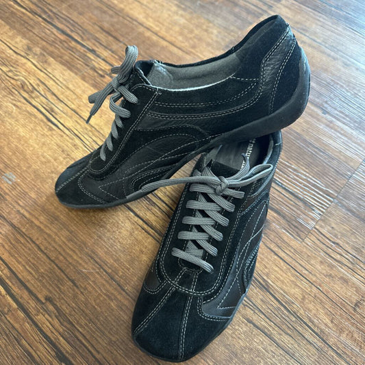 Sneakers Lace Up