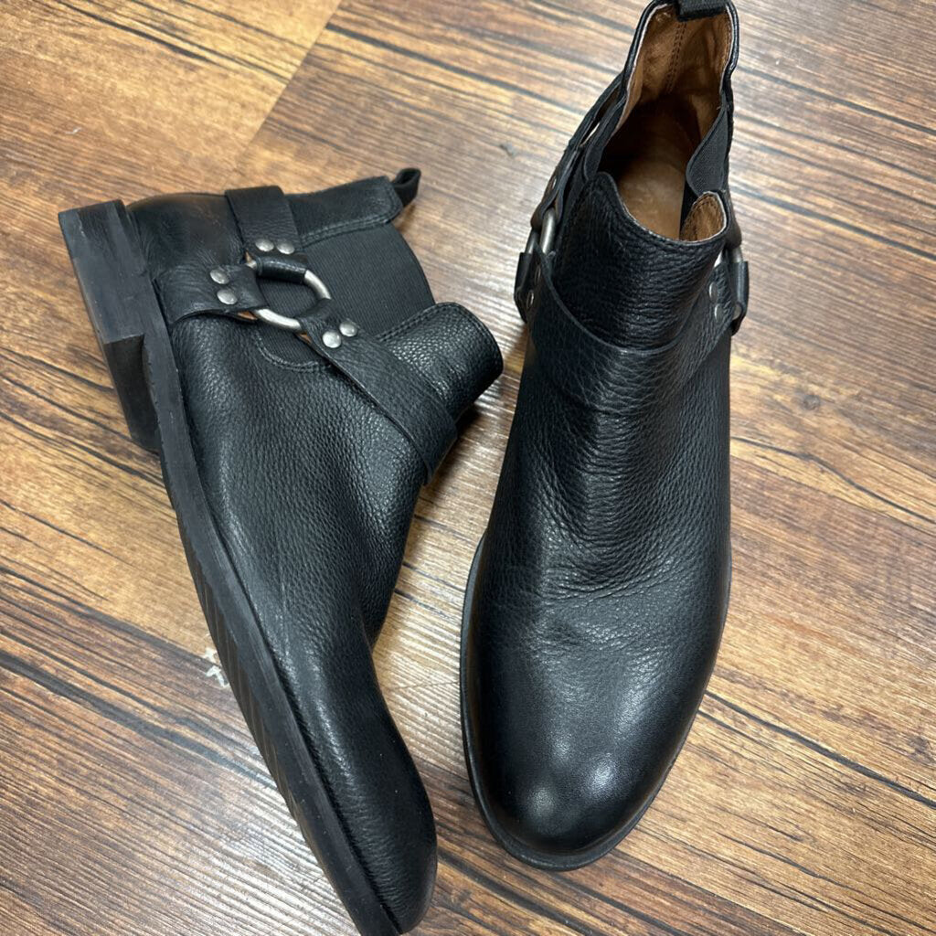 Harness Chelsea Boots
