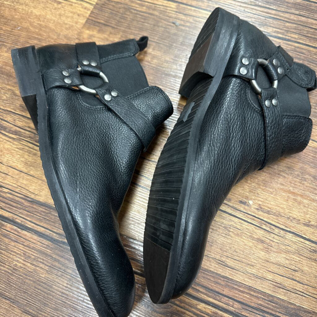 Harness Chelsea Boots