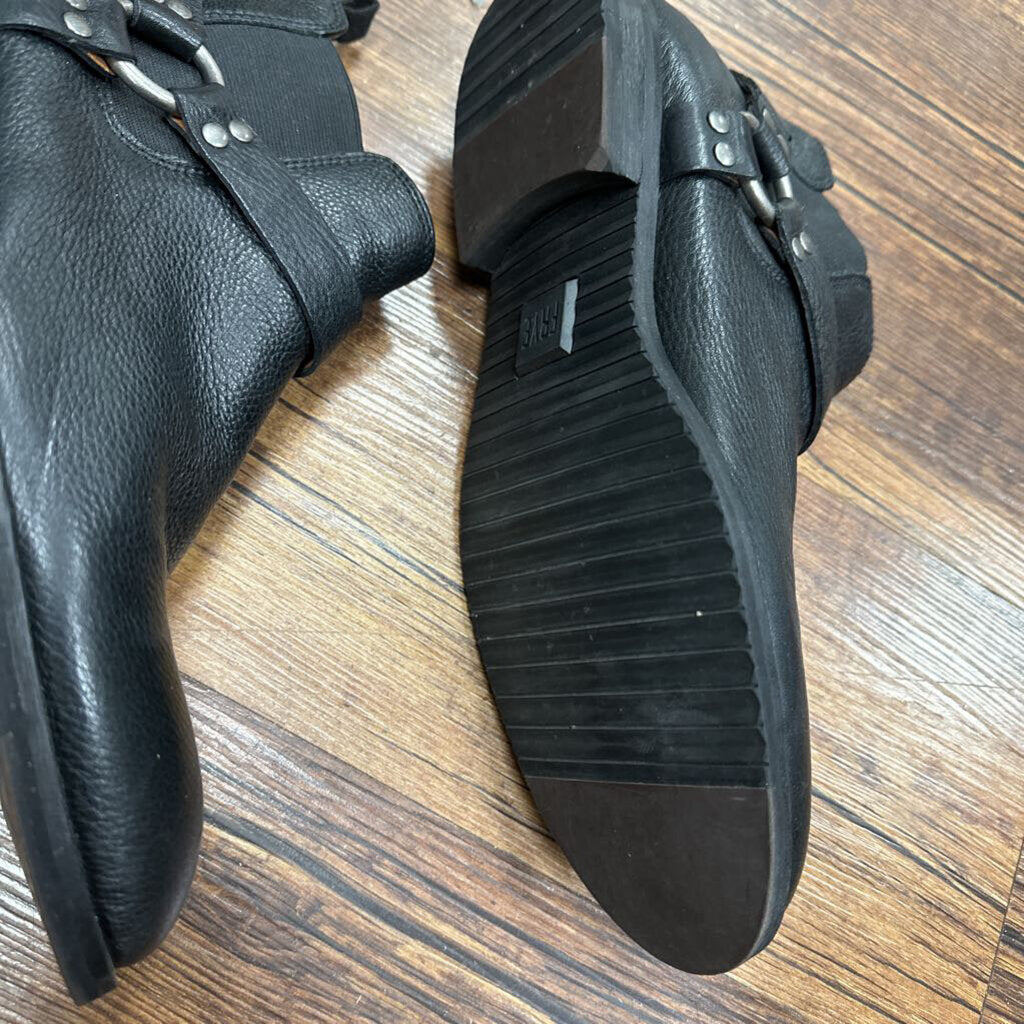 Harness Chelsea Boots