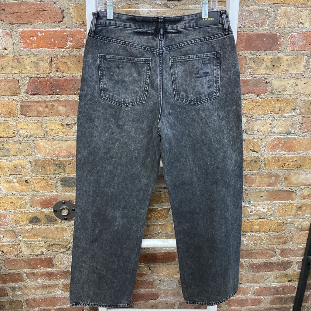 NWT Distressed Mid Rise Jeans