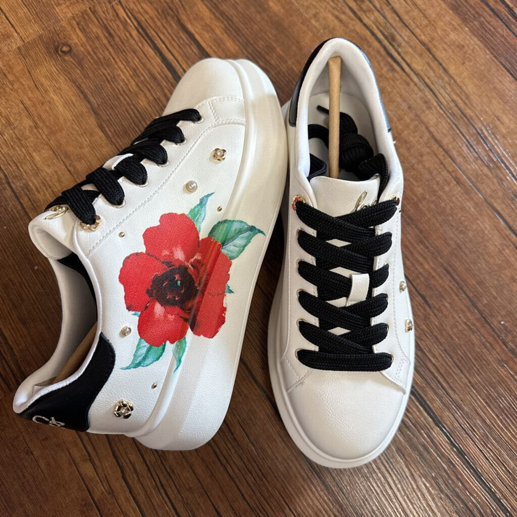 NWT Sneakers Lovekiss