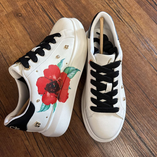 NWT Sneakers Lovekiss