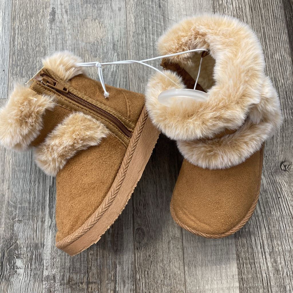 NWT Boots Fuzzy