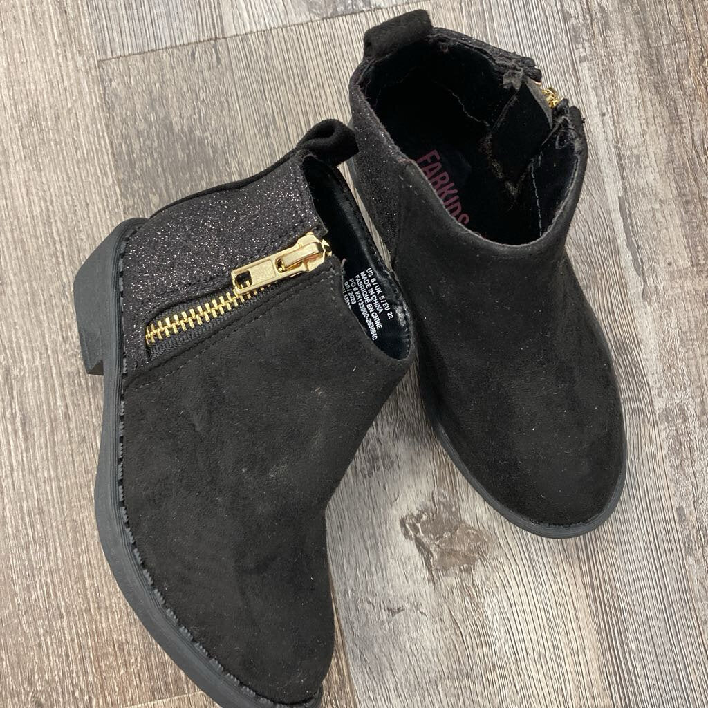 NEW Boots Side Zip