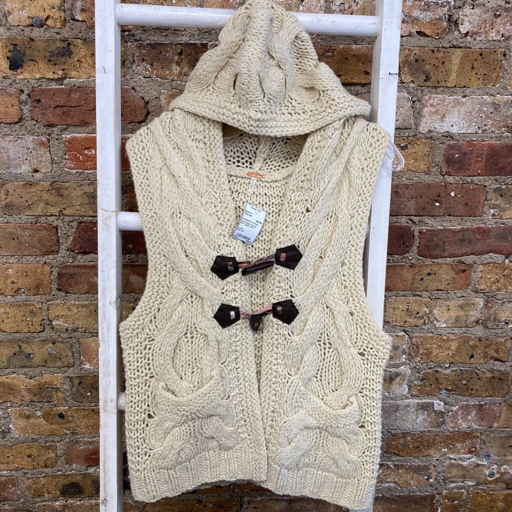 Chunky Knit Toggle Vest