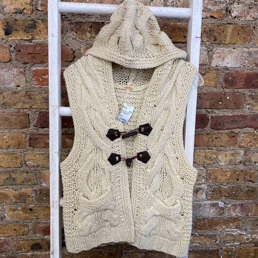 Chunky Knit Toggle Vest