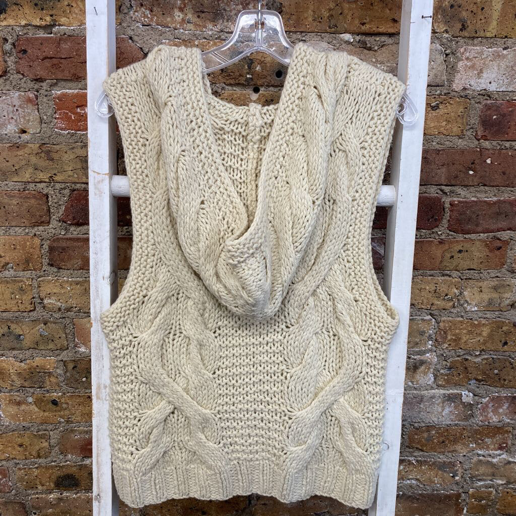 Chunky Knit Toggle Vest