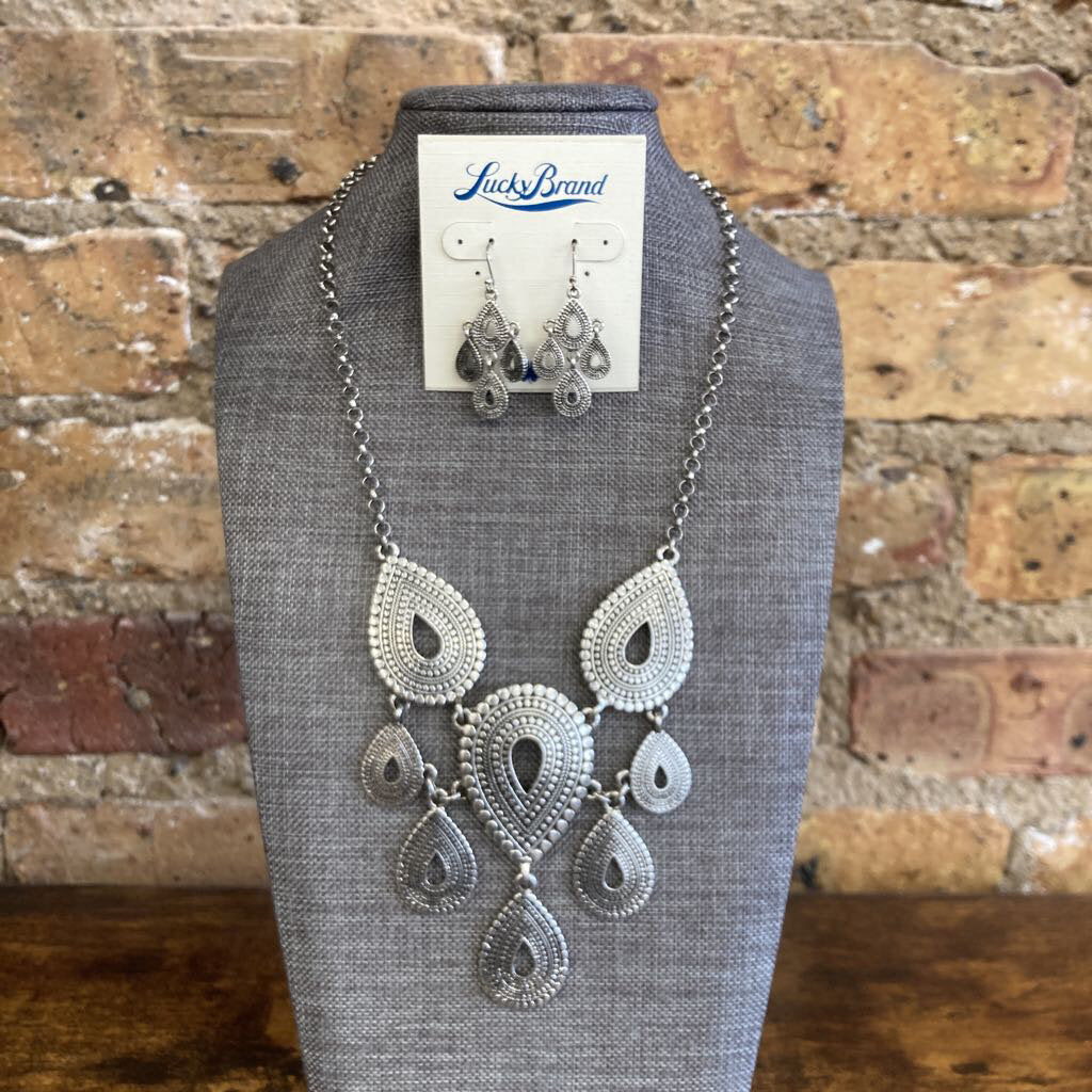 NEW Necklace & Earring Set