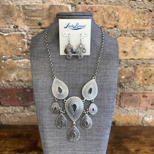 NEW Necklace & Earring Set