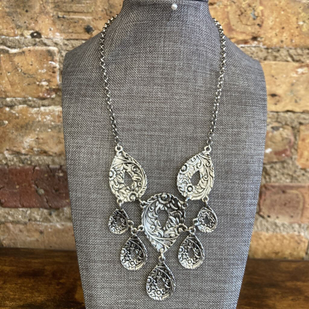 NEW Necklace & Earring Set