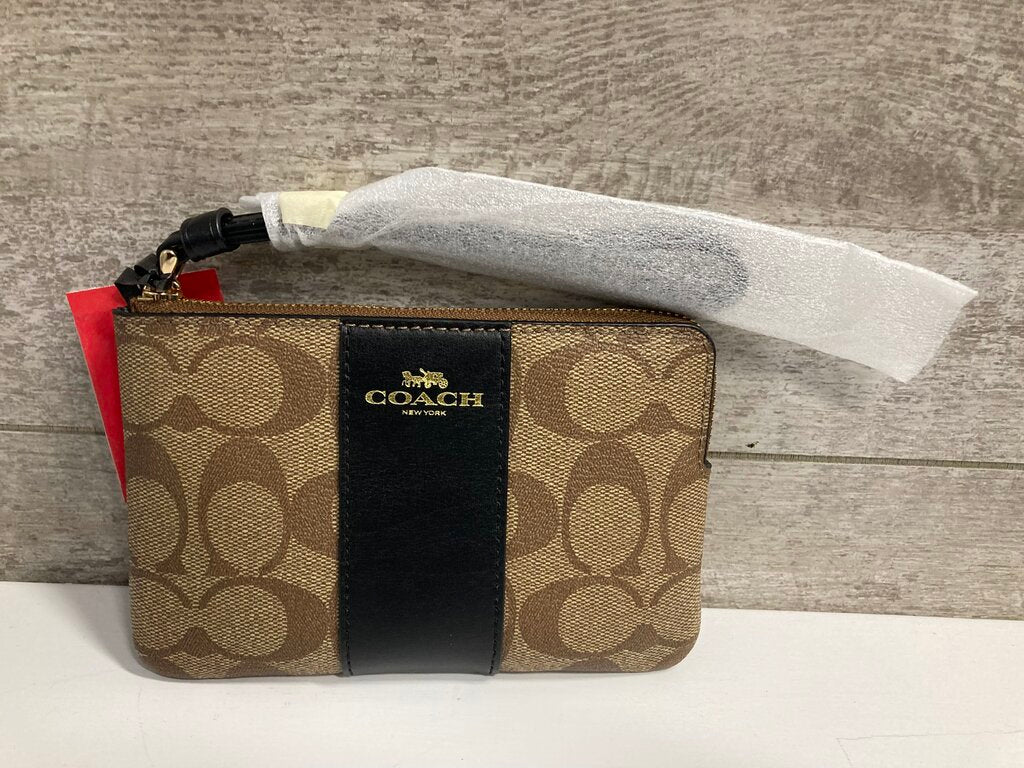 NWT Wristlet