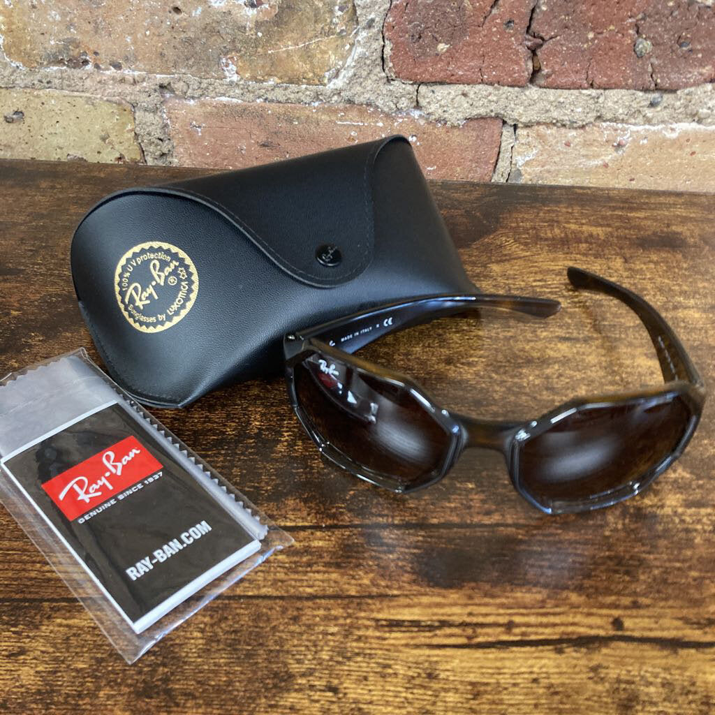 Sunglasses Geometric Shape and Case