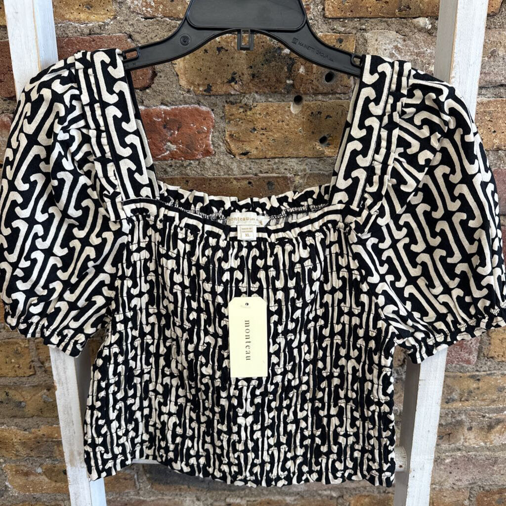 NWT Top SS Smocked/Pattern