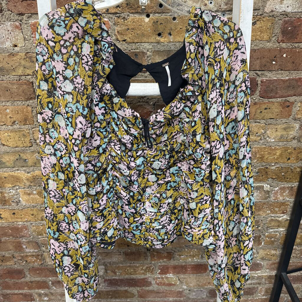 NWT Top Smocked Floral