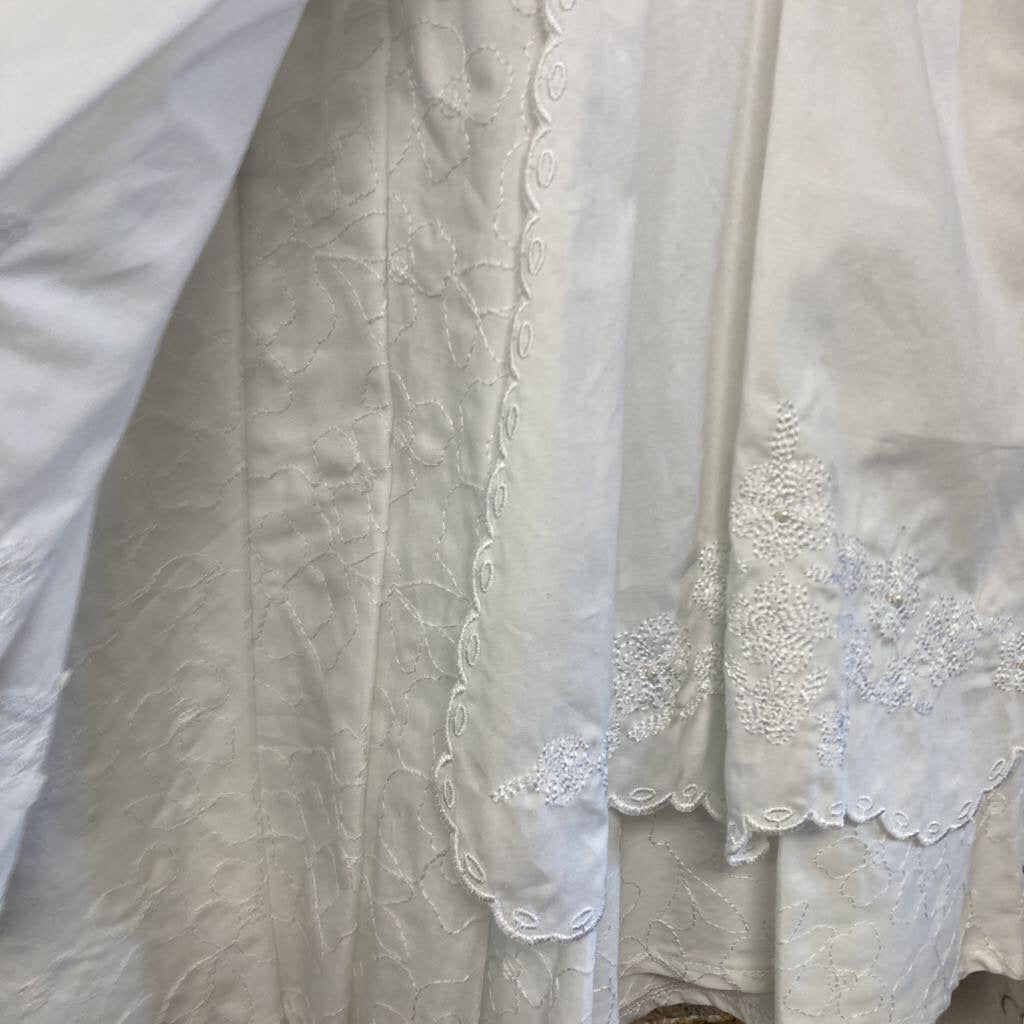 NWT Dress Slvls Embroidered