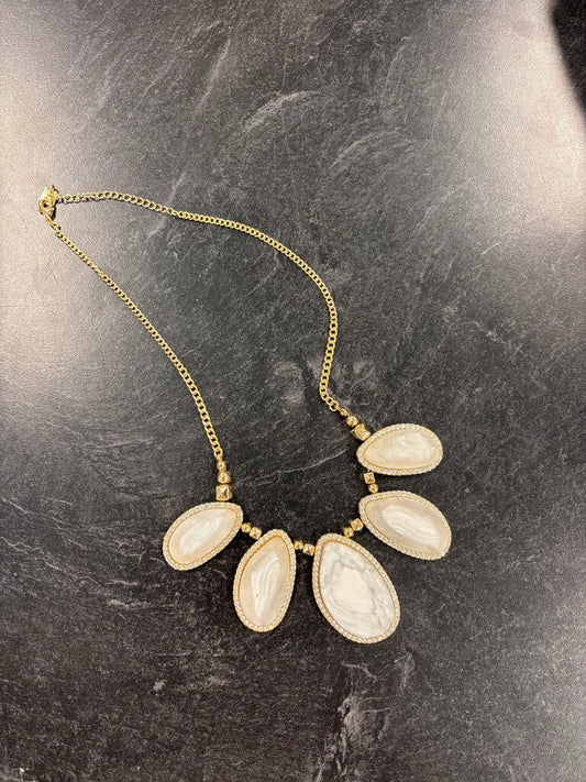 Necklace oval stone