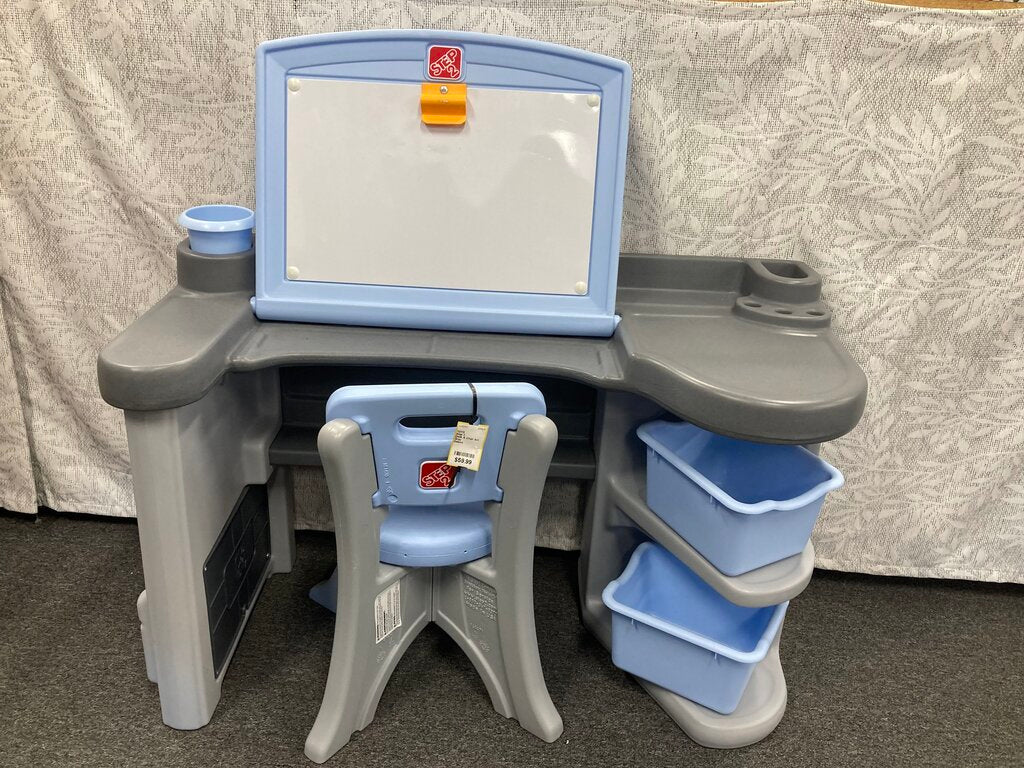 Desk & Chair Art Master